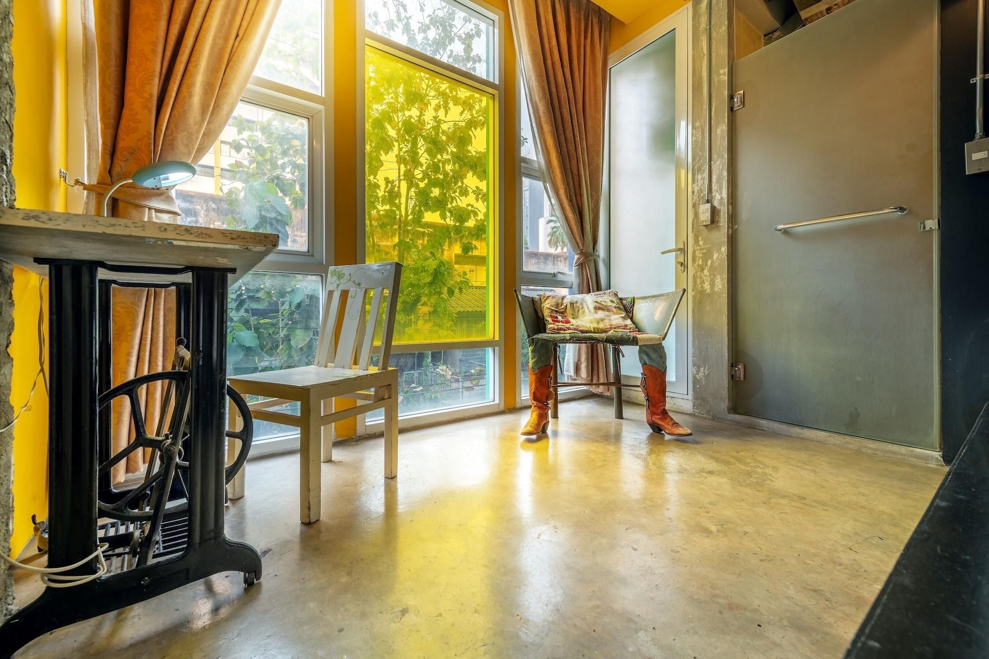 Silom Art Hostel Бангкок Екстер'єр фото