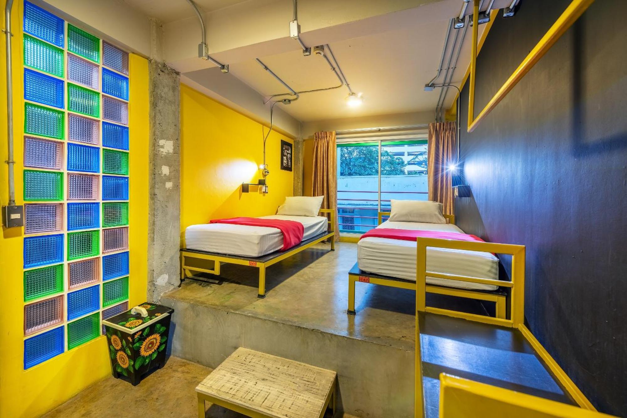 Silom Art Hostel Бангкок Екстер'єр фото