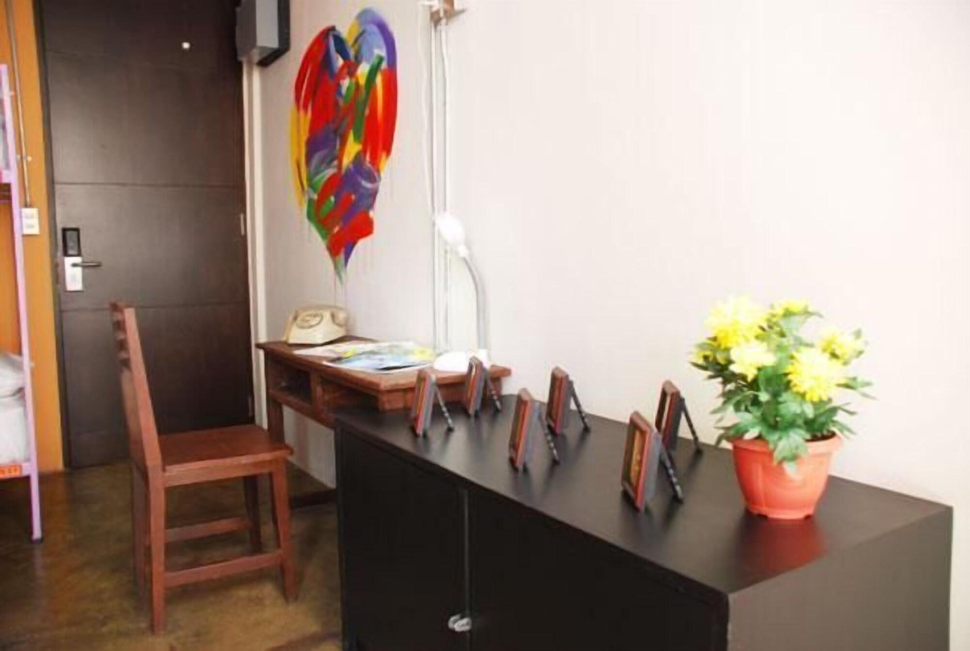 Silom Art Hostel Бангкок Екстер'єр фото