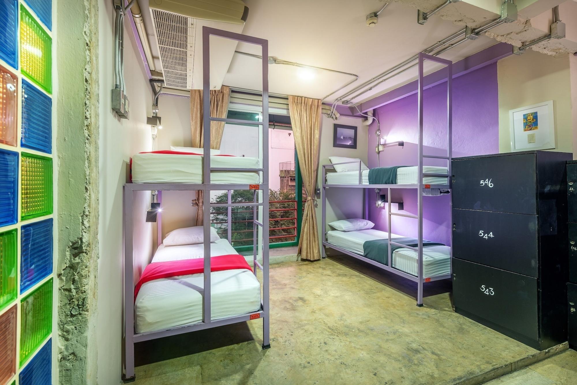 Silom Art Hostel Бангкок Екстер'єр фото