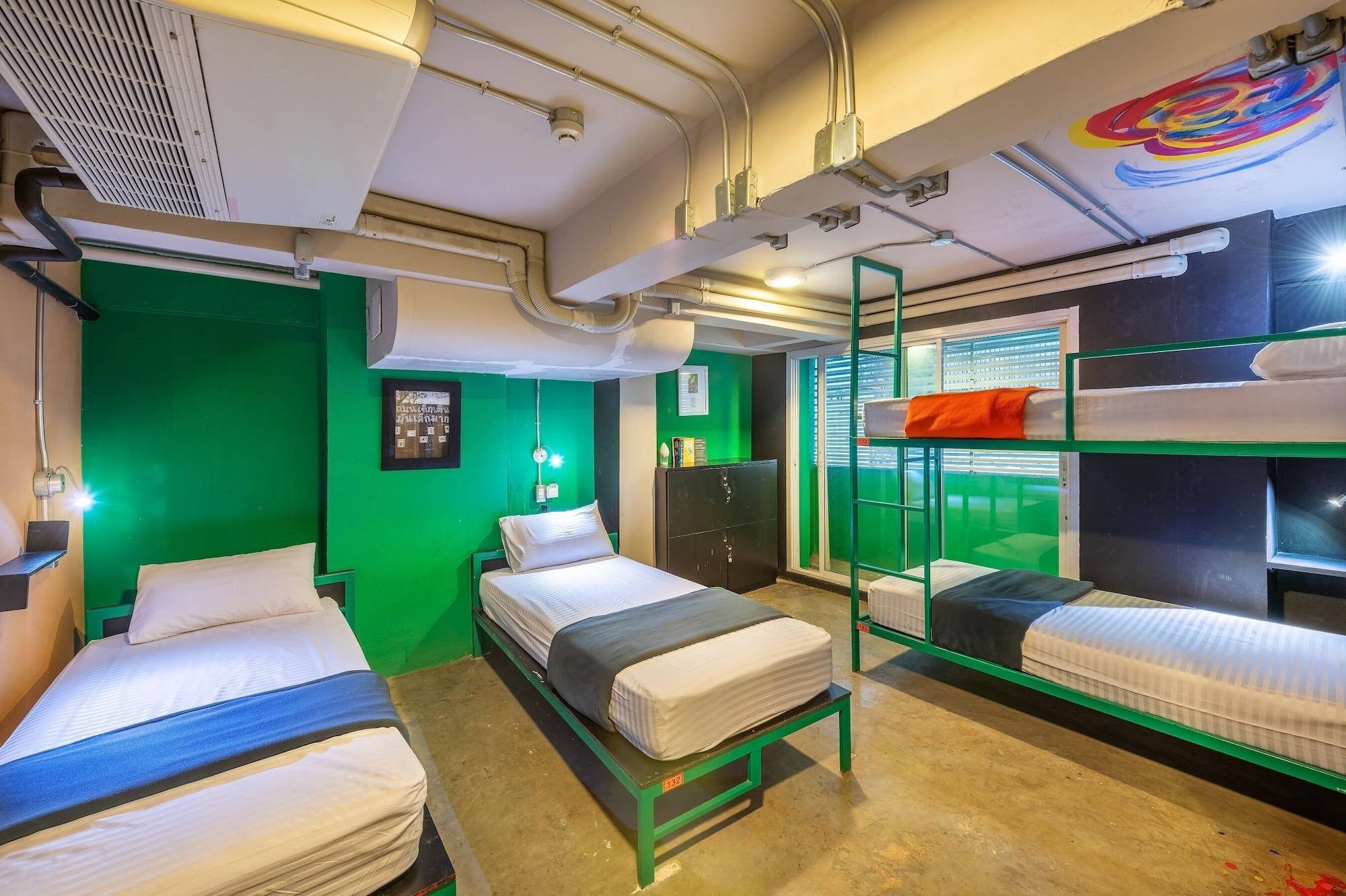 Silom Art Hostel Бангкок Екстер'єр фото