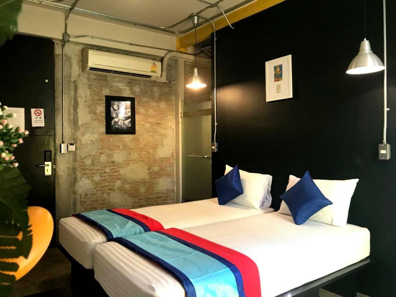 Silom Art Hostel Бангкок Екстер'єр фото