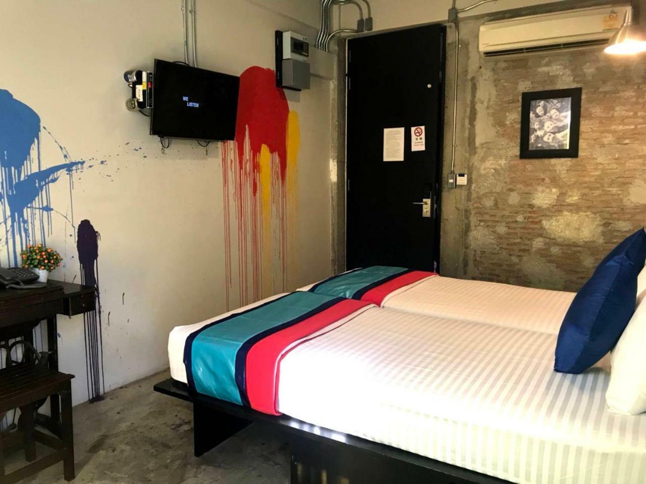 Silom Art Hostel Бангкок Екстер'єр фото
