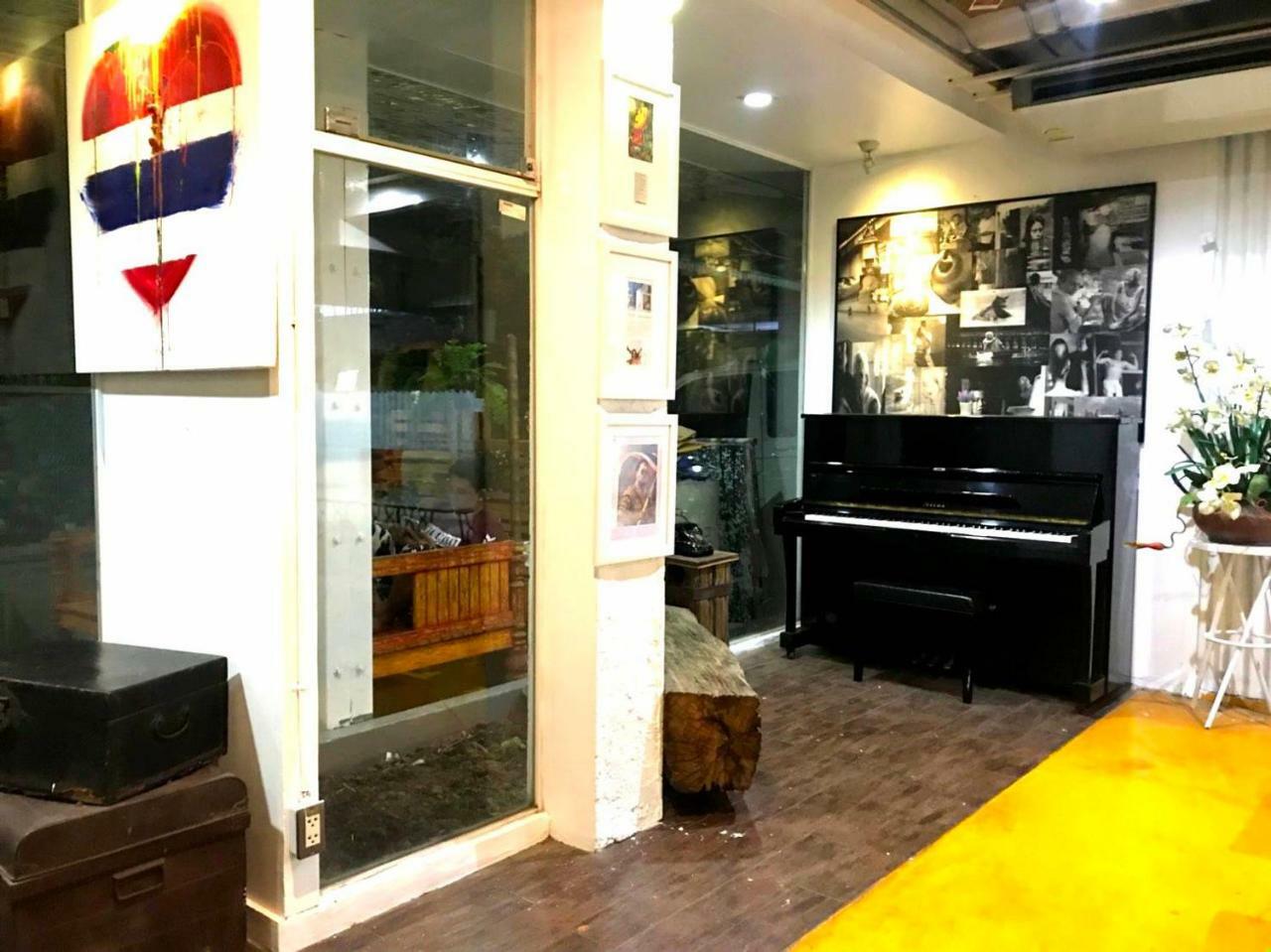 Silom Art Hostel Бангкок Екстер'єр фото