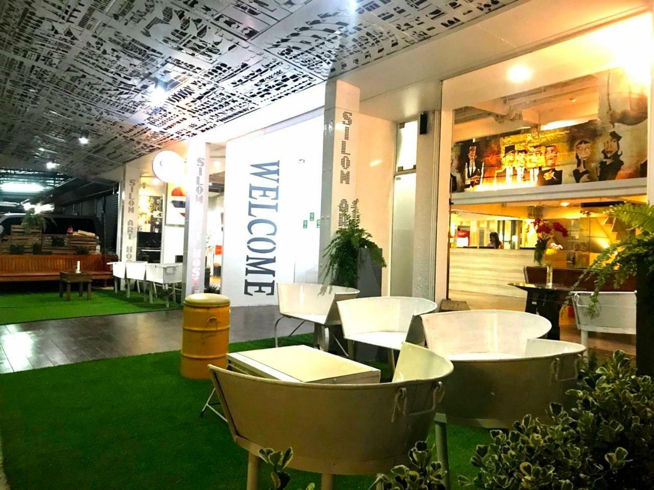 Silom Art Hostel Бангкок Екстер'єр фото