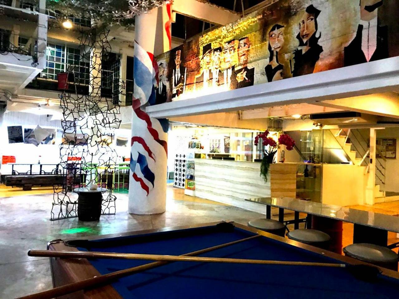 Silom Art Hostel Бангкок Екстер'єр фото