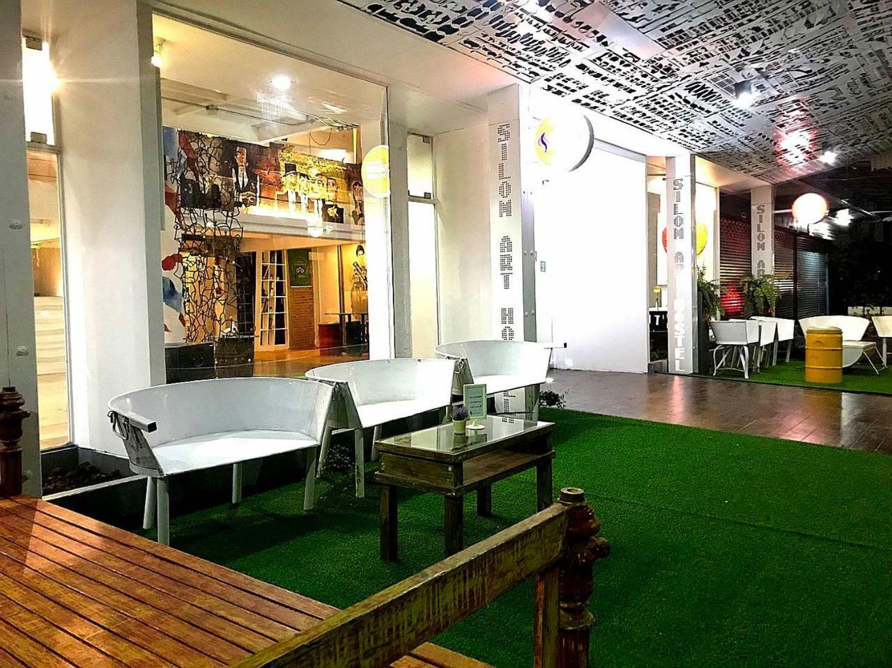 Silom Art Hostel Бангкок Екстер'єр фото