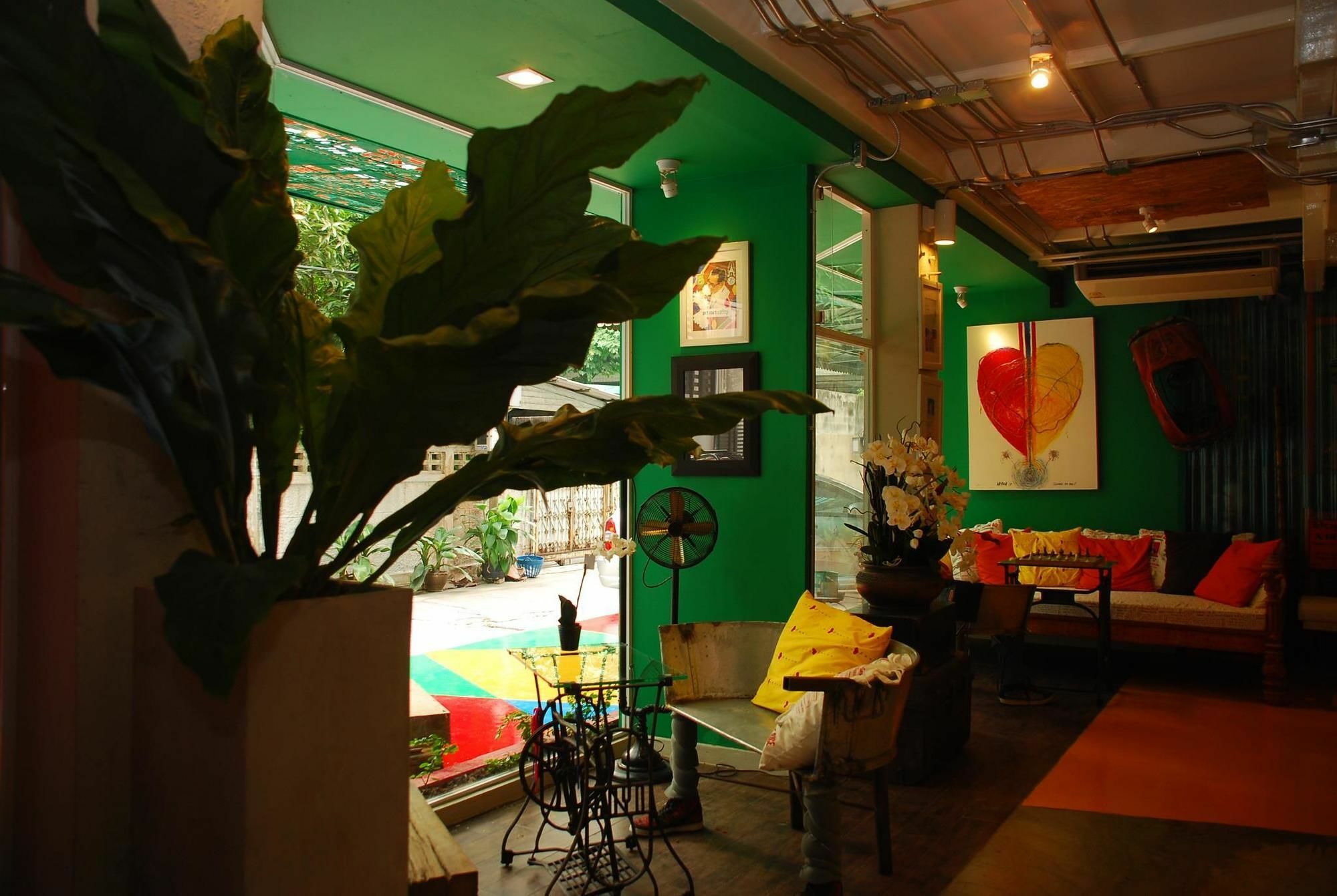 Silom Art Hostel Бангкок Екстер'єр фото