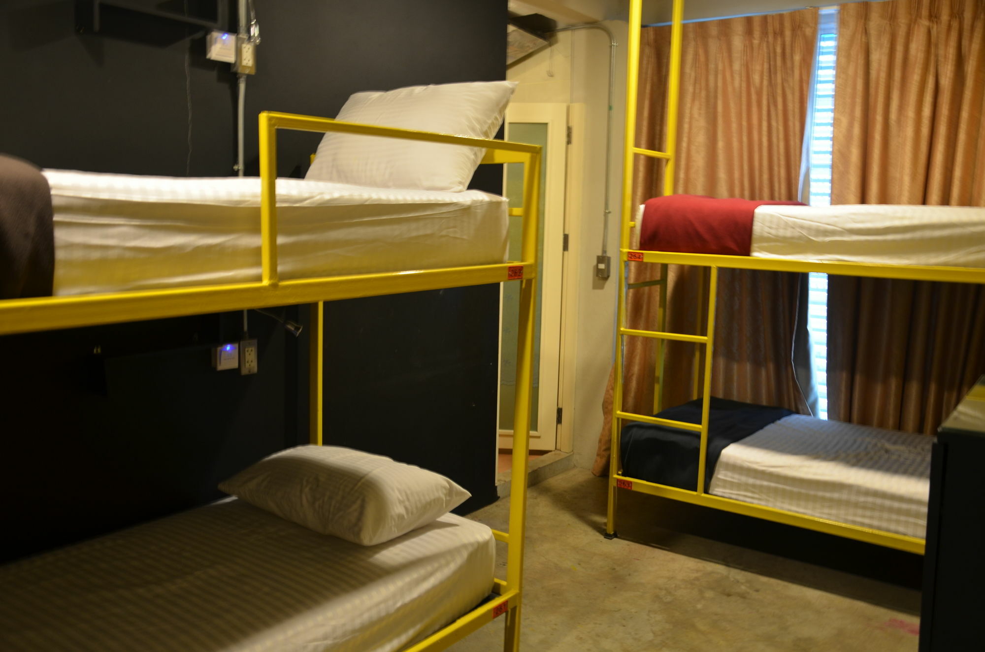Silom Art Hostel Бангкок Екстер'єр фото