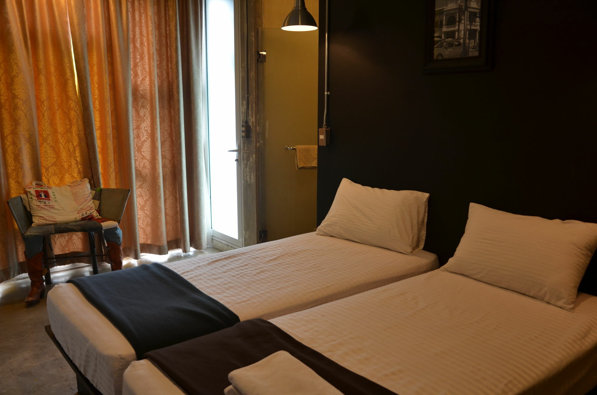 Silom Art Hostel Бангкок Екстер'єр фото