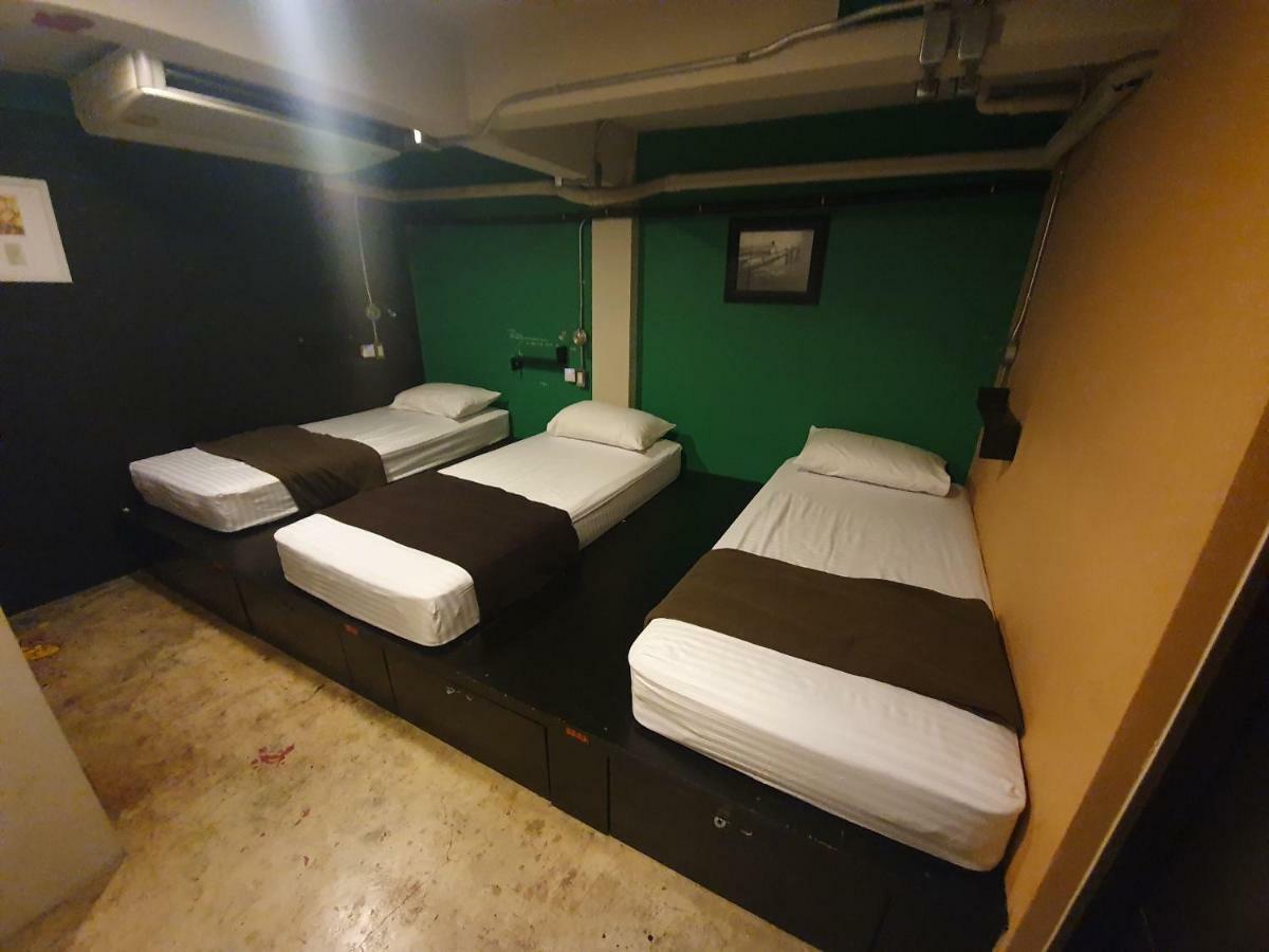 Silom Art Hostel Бангкок Екстер'єр фото