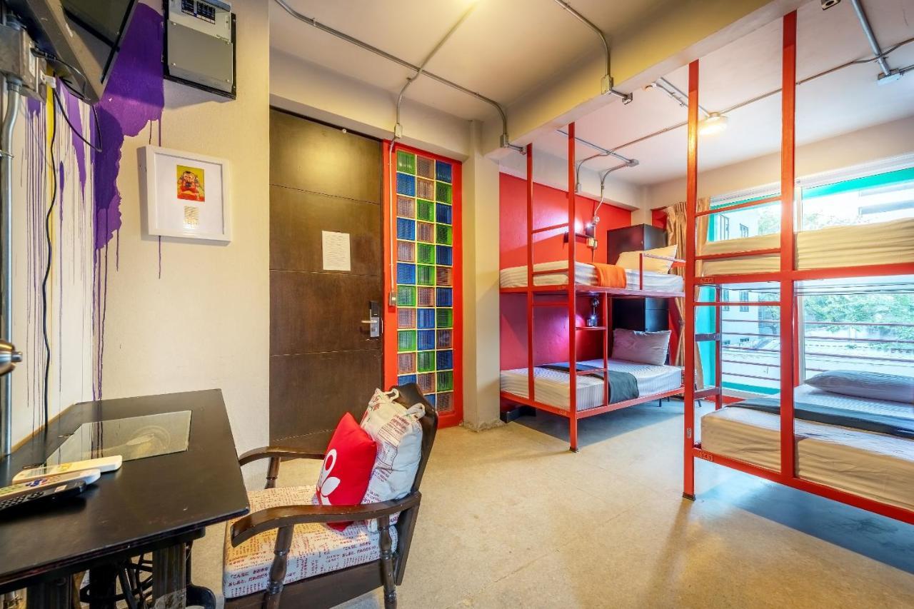 Silom Art Hostel Бангкок Екстер'єр фото