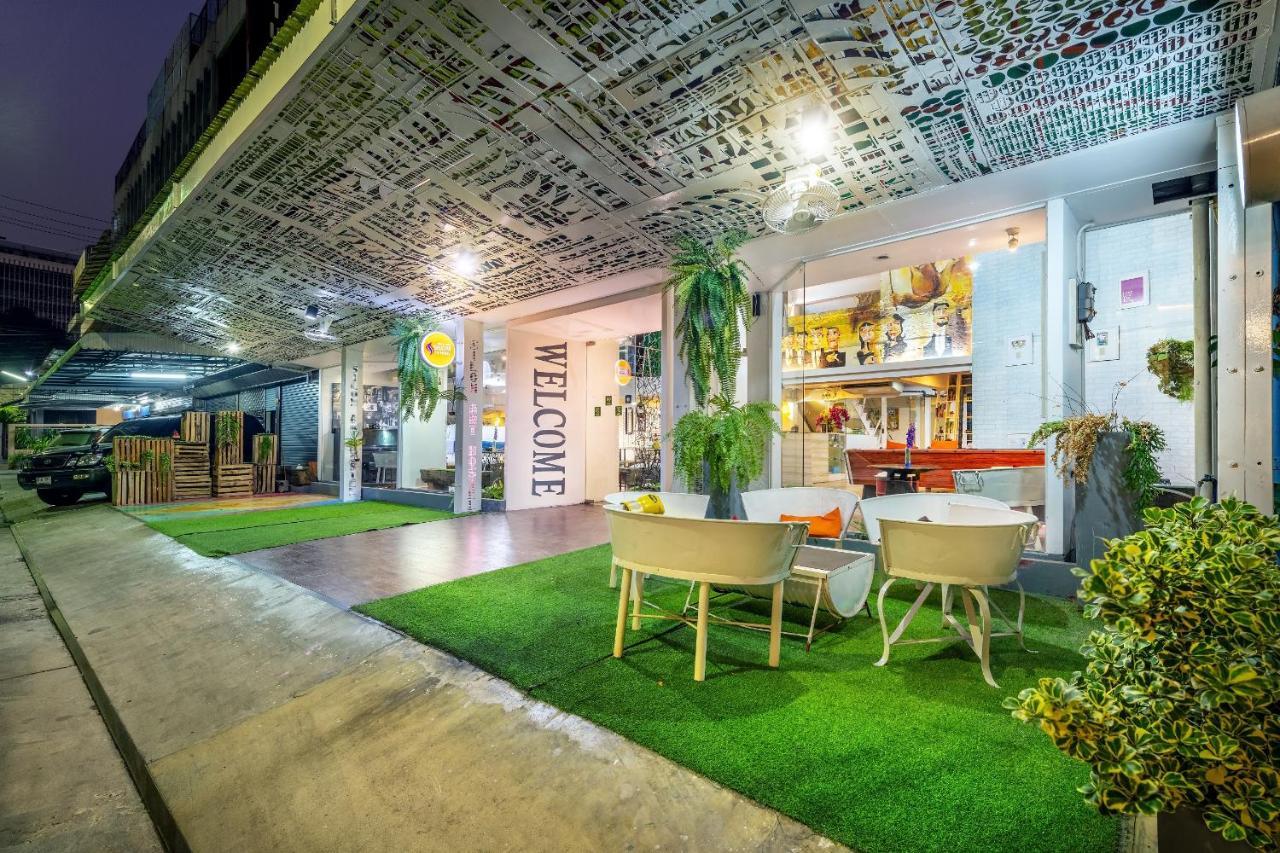 Silom Art Hostel Бангкок Екстер'єр фото