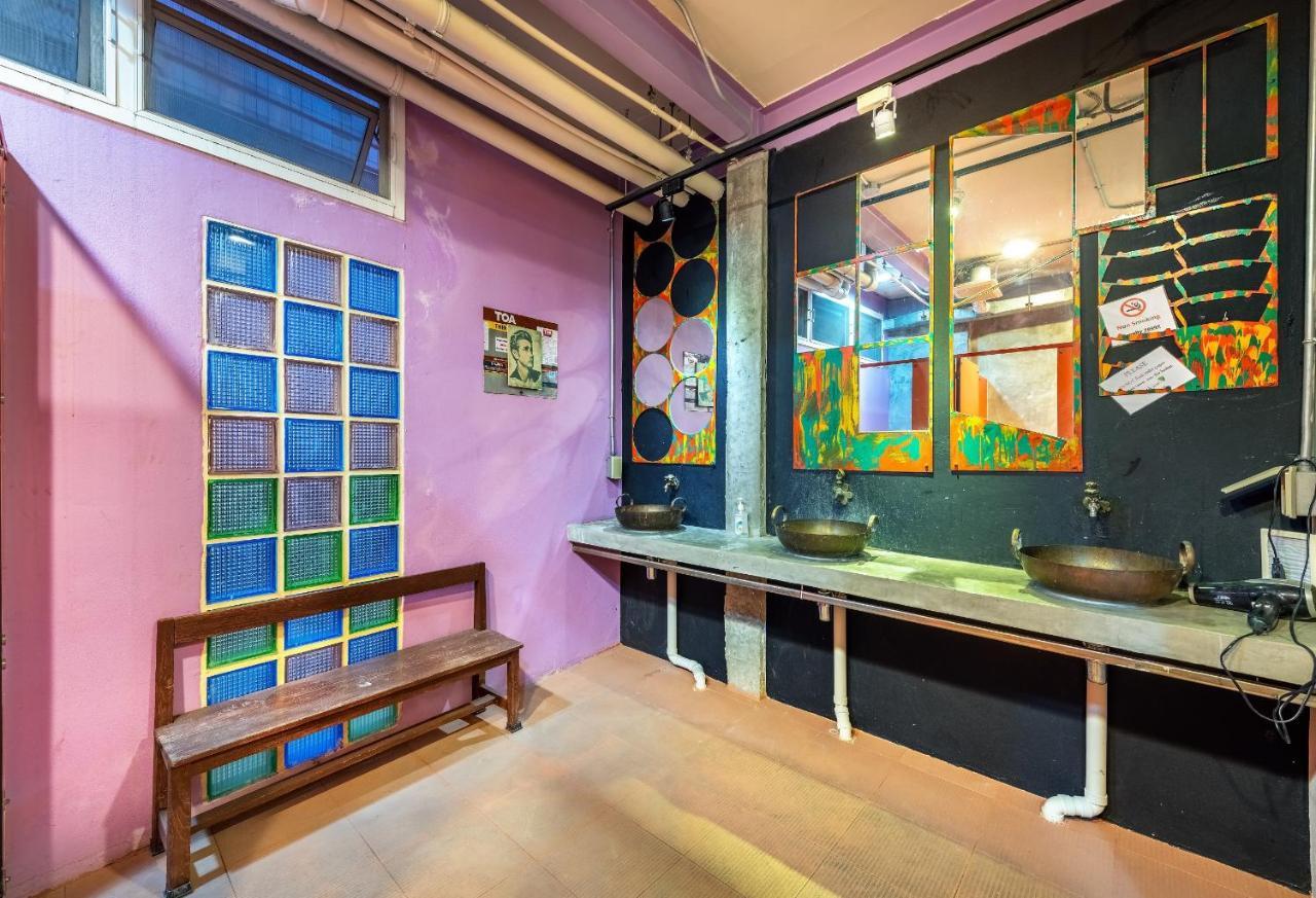 Silom Art Hostel Бангкок Екстер'єр фото