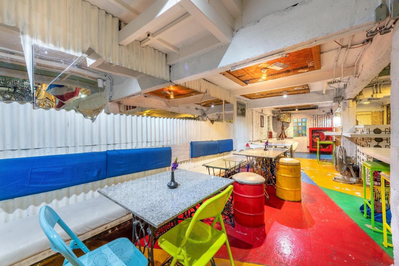 Silom Art Hostel Бангкок Екстер'єр фото