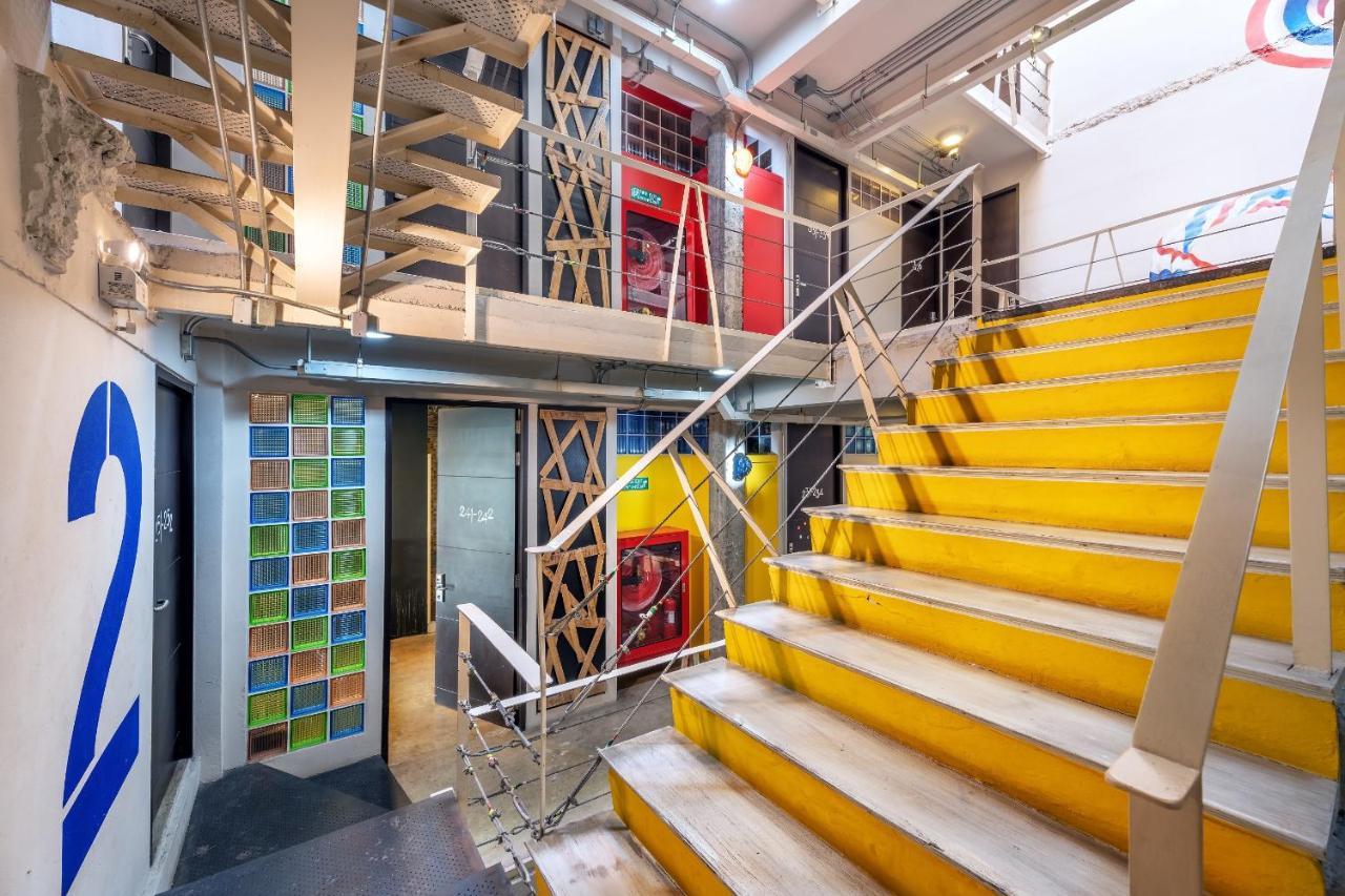 Silom Art Hostel Бангкок Екстер'єр фото